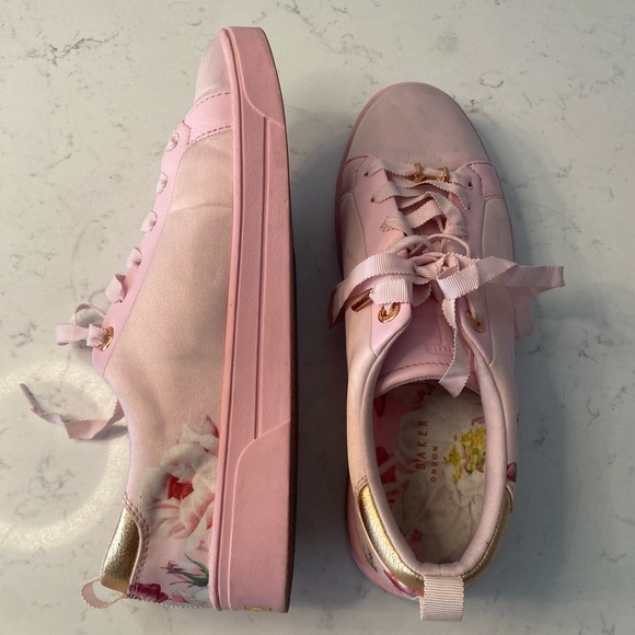 EUC Ted Baker Pink Florak Sneakers US 9 / EU 39 - Picture 3 of 6